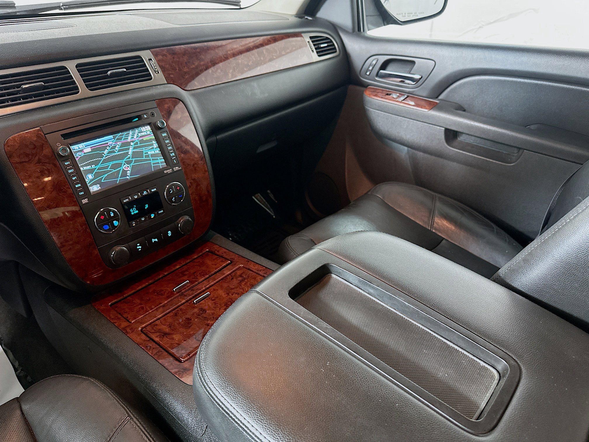 Used 2013 Chevrolet Tahoe LTZ image 24