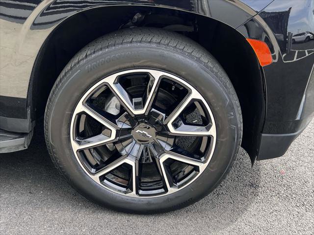 Used 2024 Chevrolet Suburban RST w/ Luxury Package AWD/4WD image 9