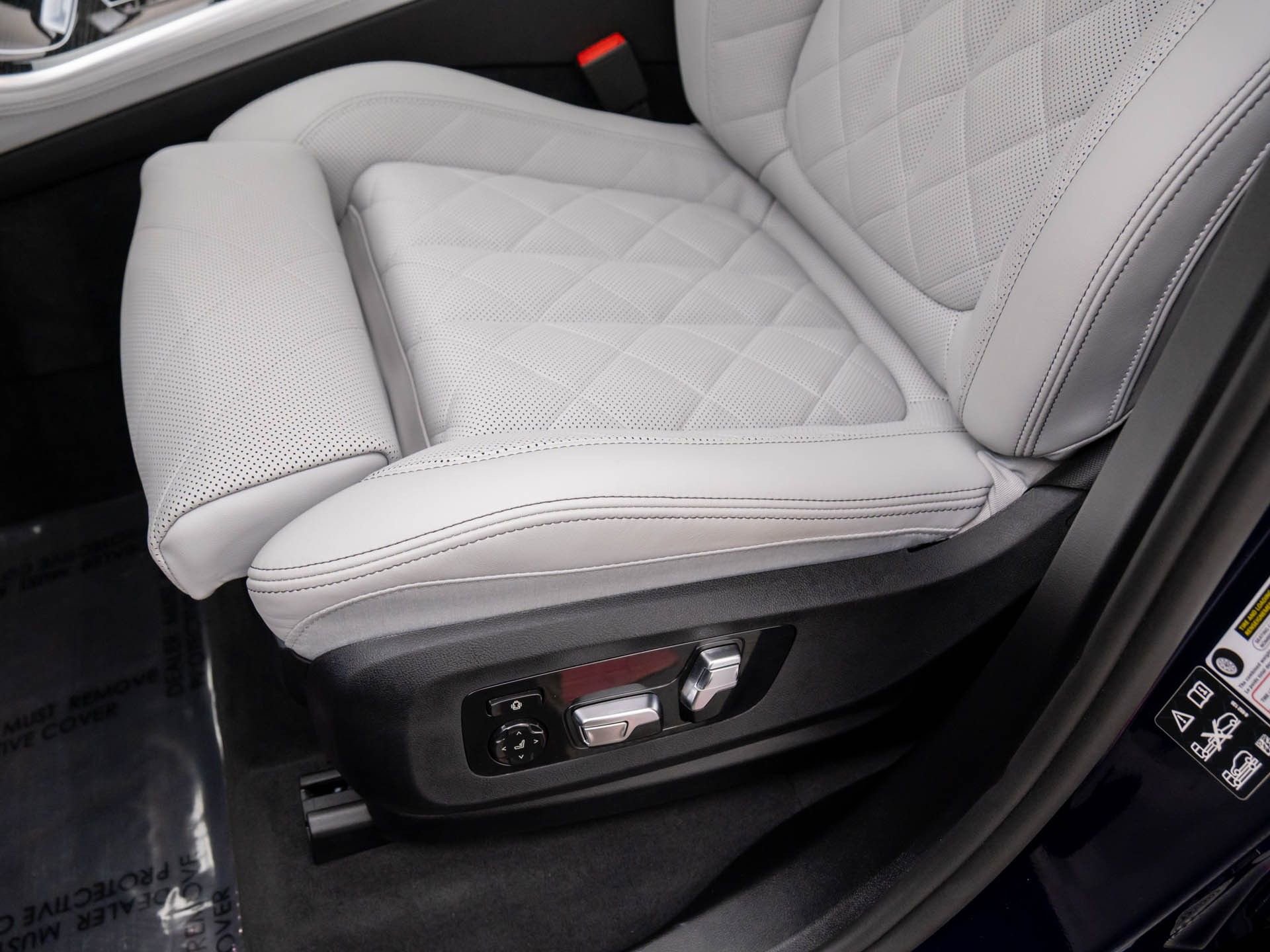 Certified 2025 BMW X5 M60i w/ Climate Comfort Package image 14