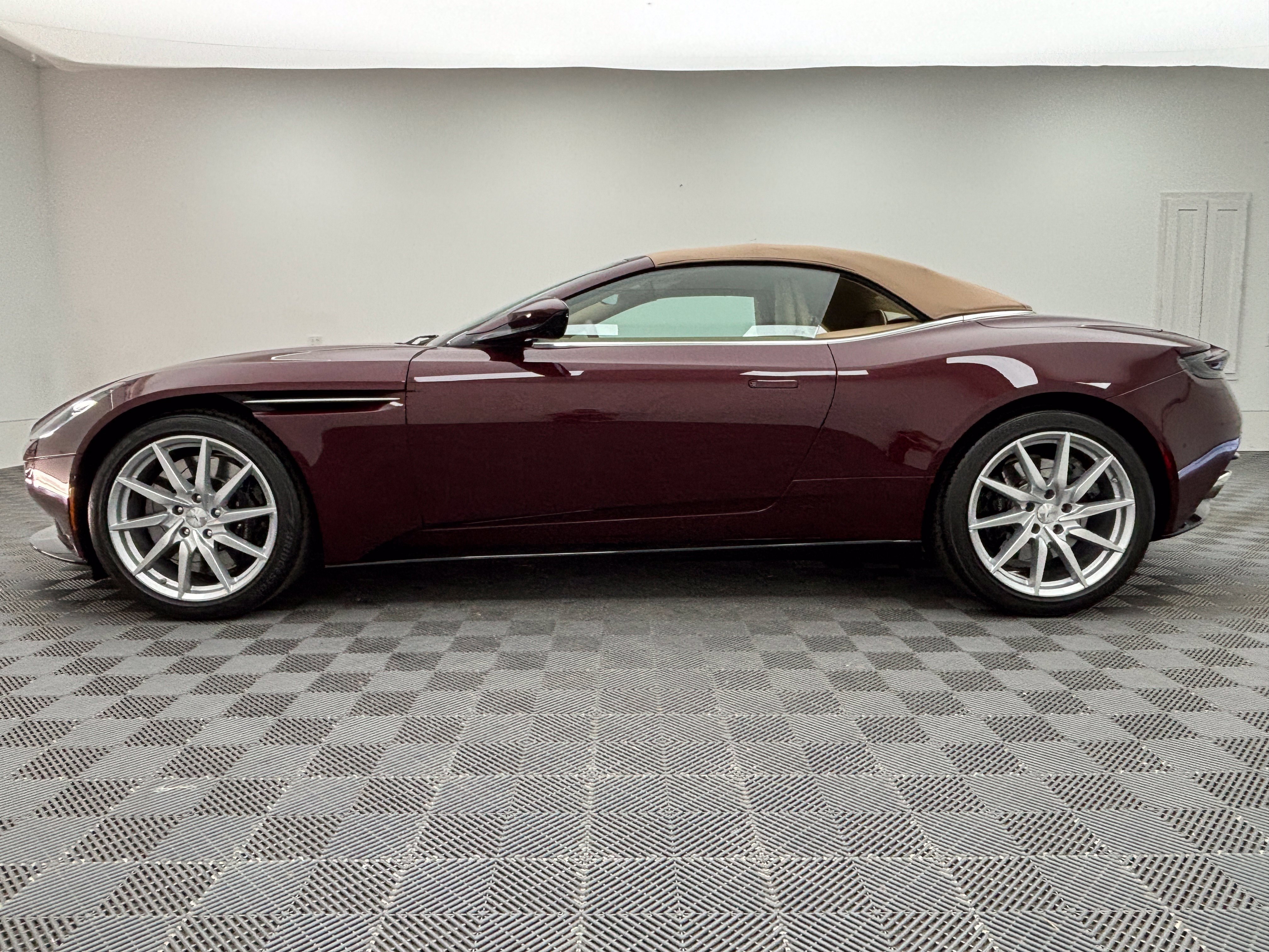 Used 2019 Aston Martin DB11 Volante RWD image 12