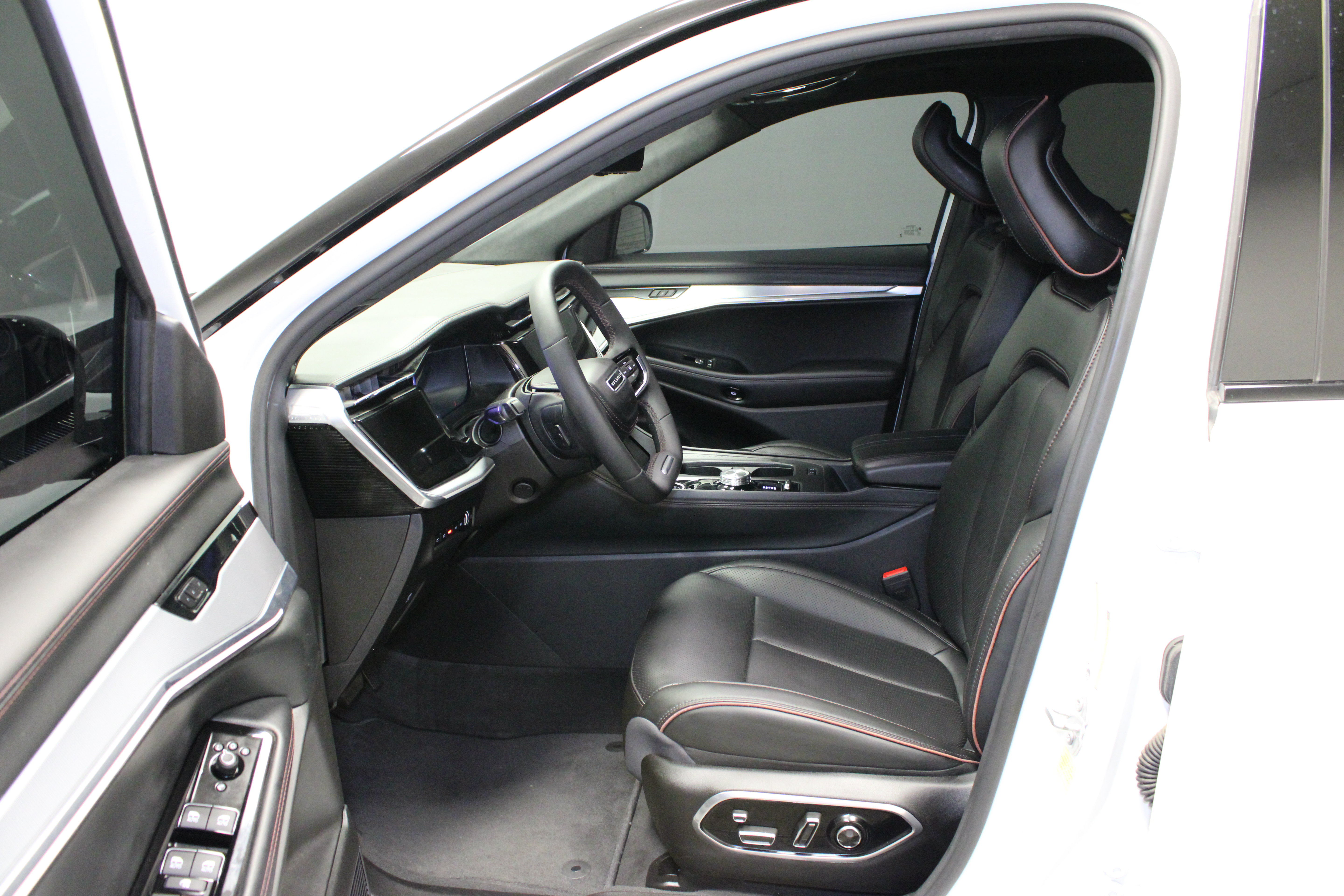 Used 2024 Jeep Wagoneer Limited AWD/4WD image 19