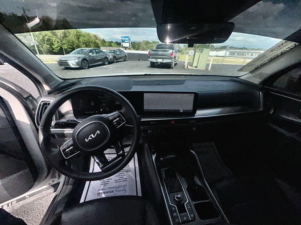 Used 2025 Kia Sorento S FWD image 12