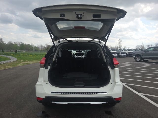Used 2017 Nissan Rogue SV w/ SV Premium Package AWD/4WD image 10