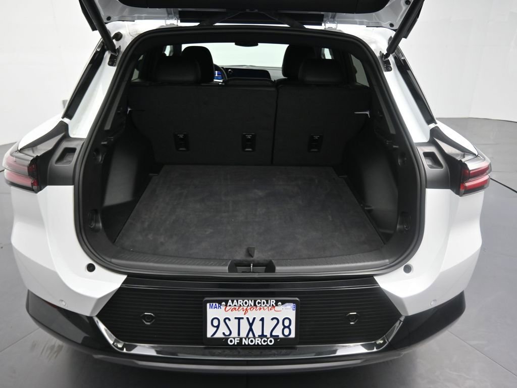 Used 2025 Chevrolet Equinox EV LT w/ Convenience Package image 16