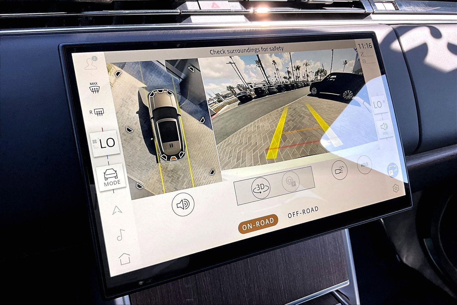 Used 2025 Land Rover Range Rover SE image 20