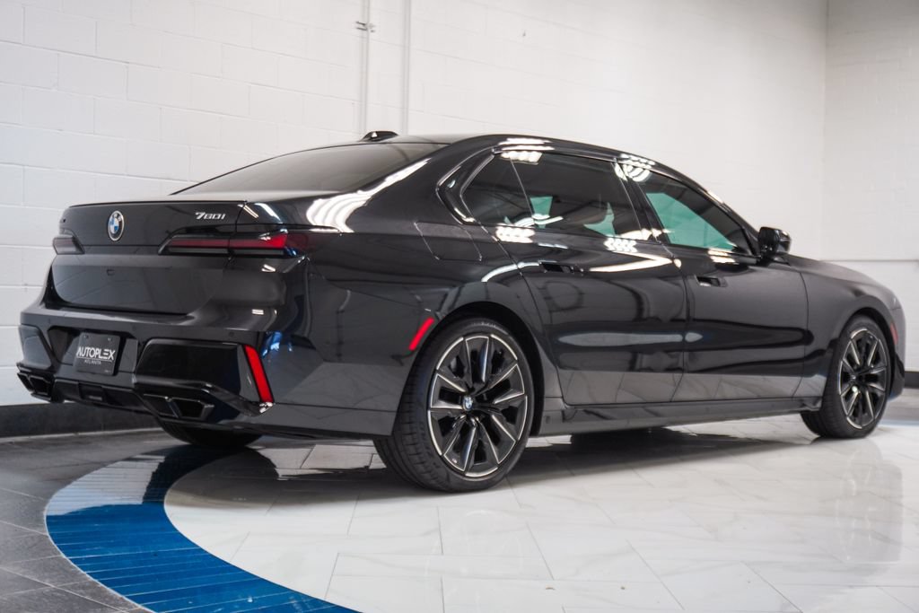 Used 2023 BMW 760i xDrive w/ Executive Package AWD/4WD image 34
