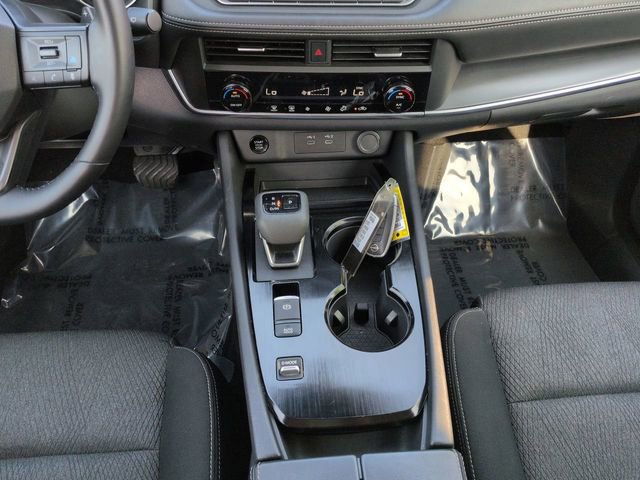 Used 2025 Nissan Rogue SV FWD image 22