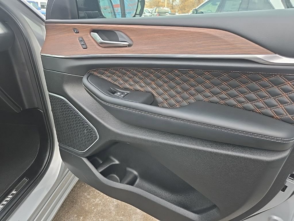 Used 2025 Jeep Grand Cherokee Summit image 77