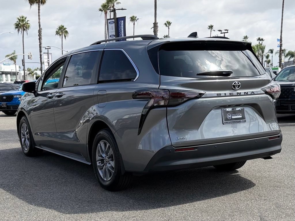 Used 2026 Toyota Sienna XLE FWD image 6