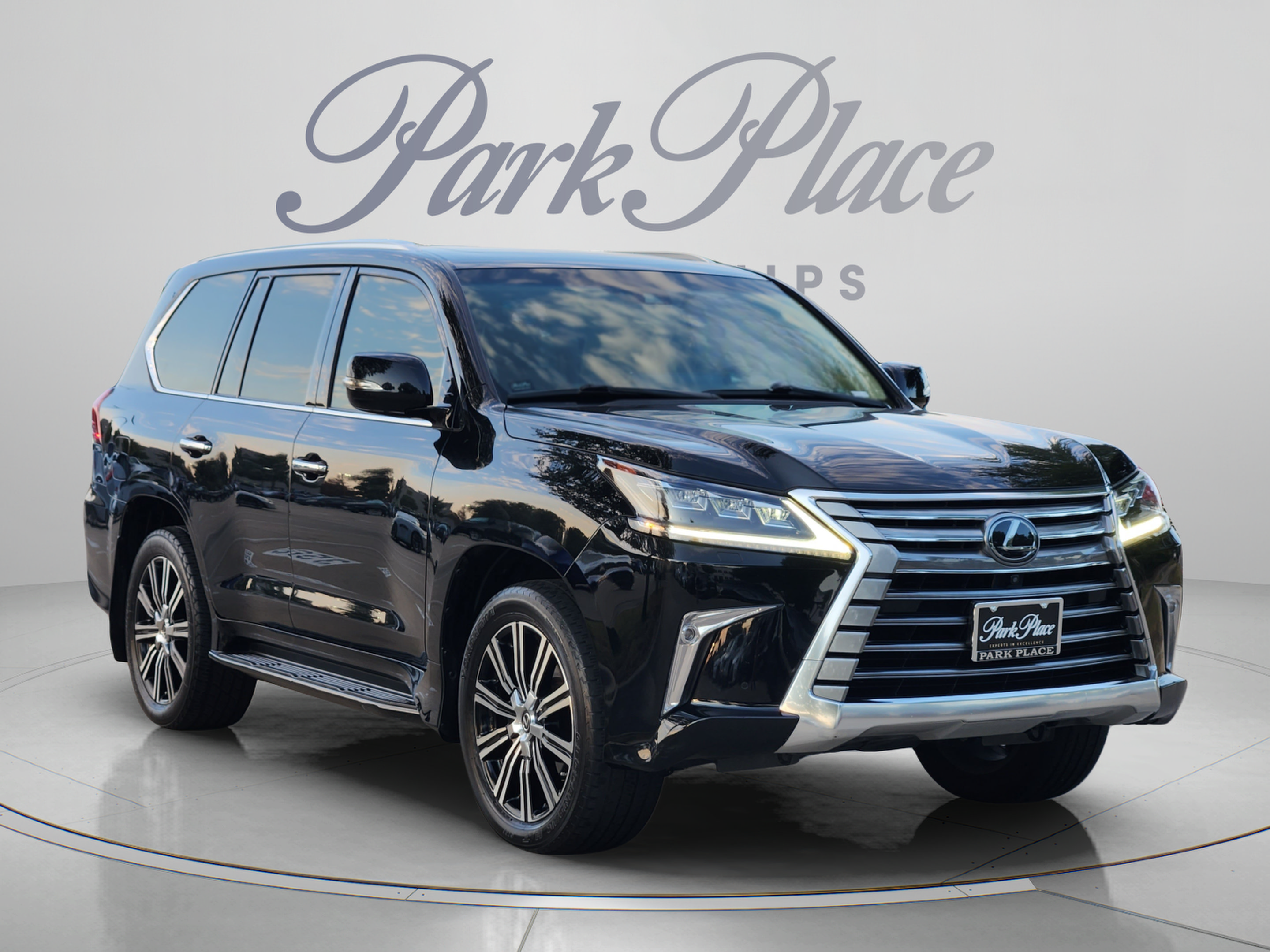 Used 2021 Lexus LX 570 4WD w/ Luxury Package image 4