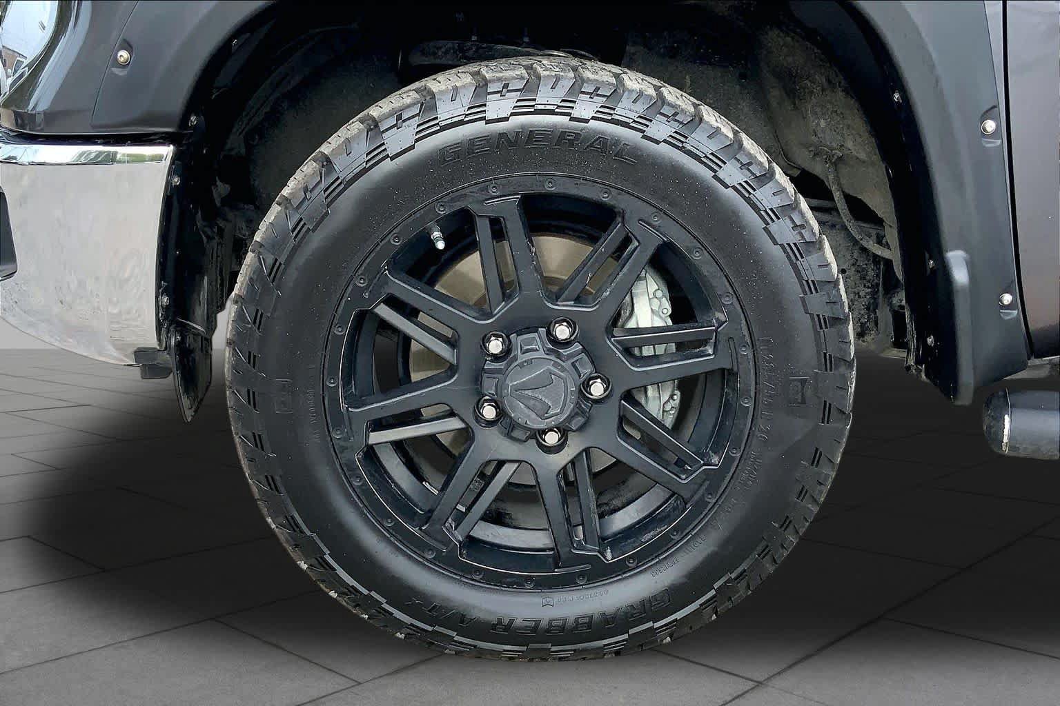 Used 2018 Toyota Tundra SR5 w/ SR5 Upgrade Package RWD image 11