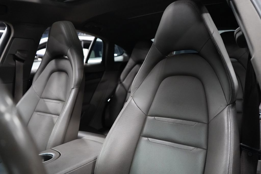 Used 2020 Porsche Panamera RWD image 9