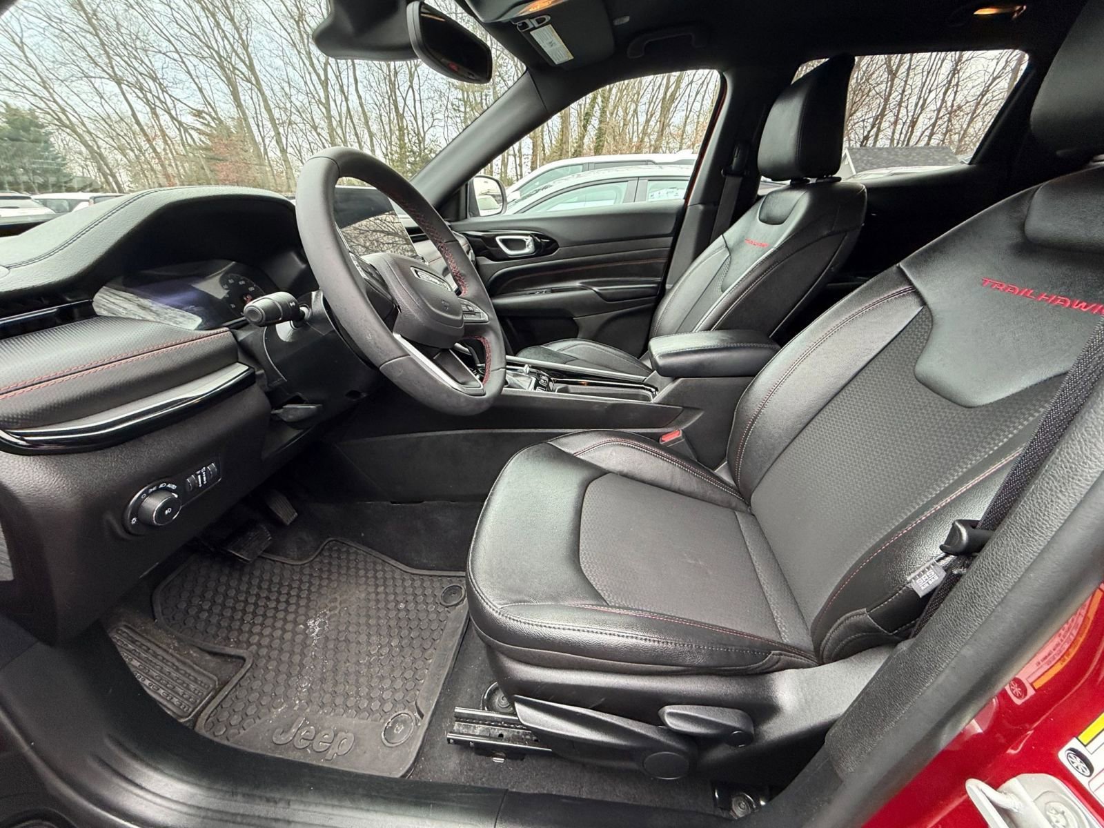 Used 2025 Jeep Compass Trailhawk image 25