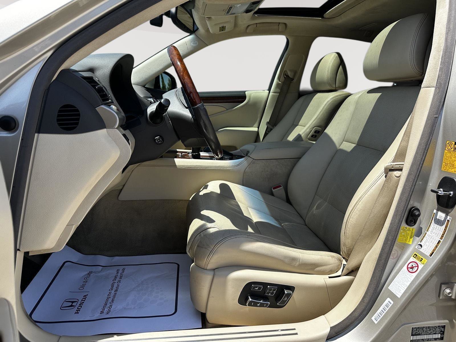 Used 2013 Lexus LS 460 w/ Comfort Pkg RWD image 7