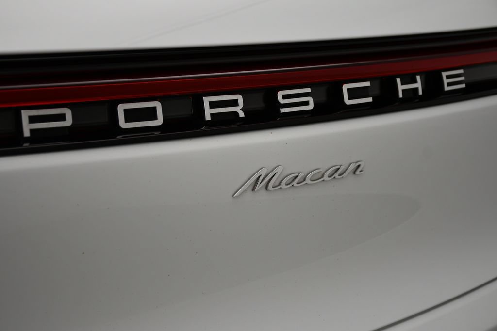 Certified 2023 Porsche Macan AWD/4WD image 11