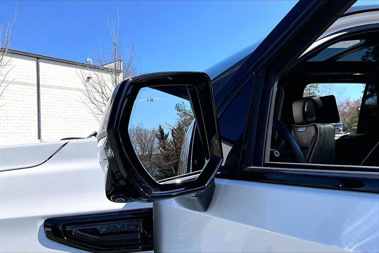 Used 2023 GMC Yukon Denali Ultimate image 30