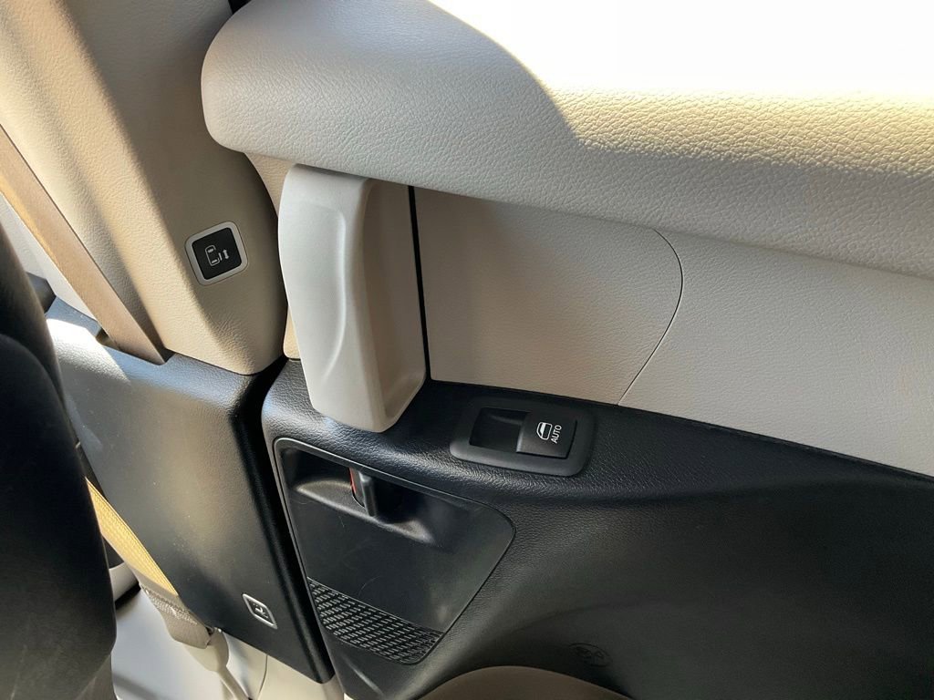 Used 2022 Chrysler Pacifica Touring-L w/ Uconnect Theater Family Group image 72