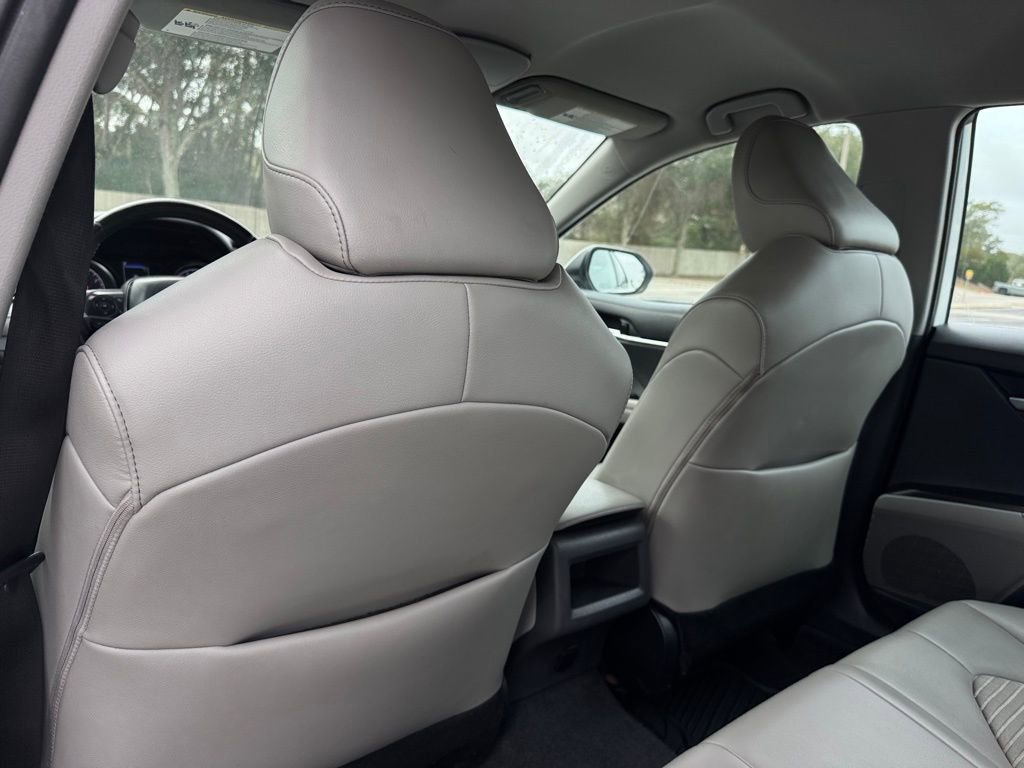 Used 2024 Toyota Camry SE image 19