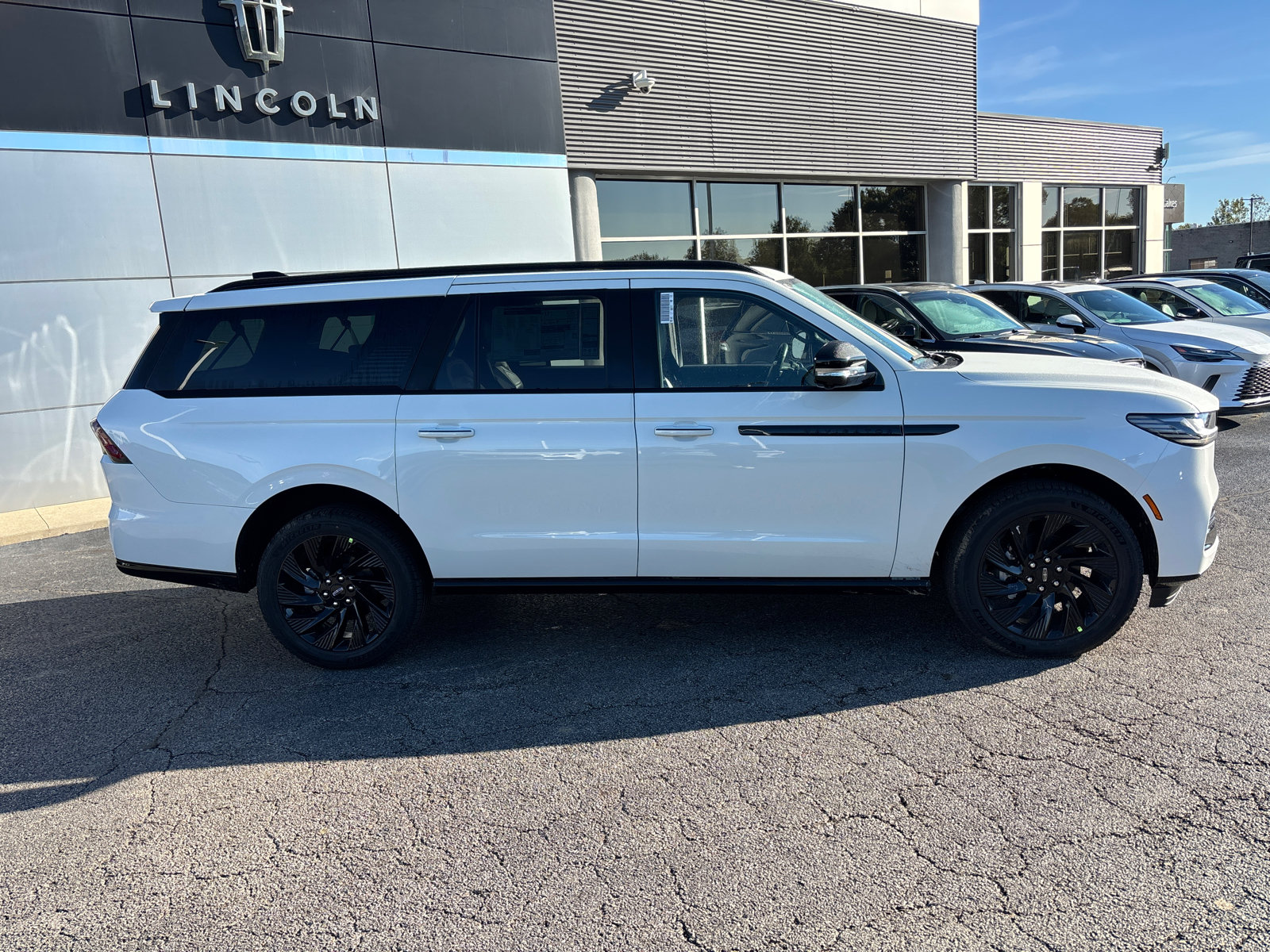 New 2027 Lincoln Navigator L Reserve w/ Jet Appearance Package AWD/4WD image 8