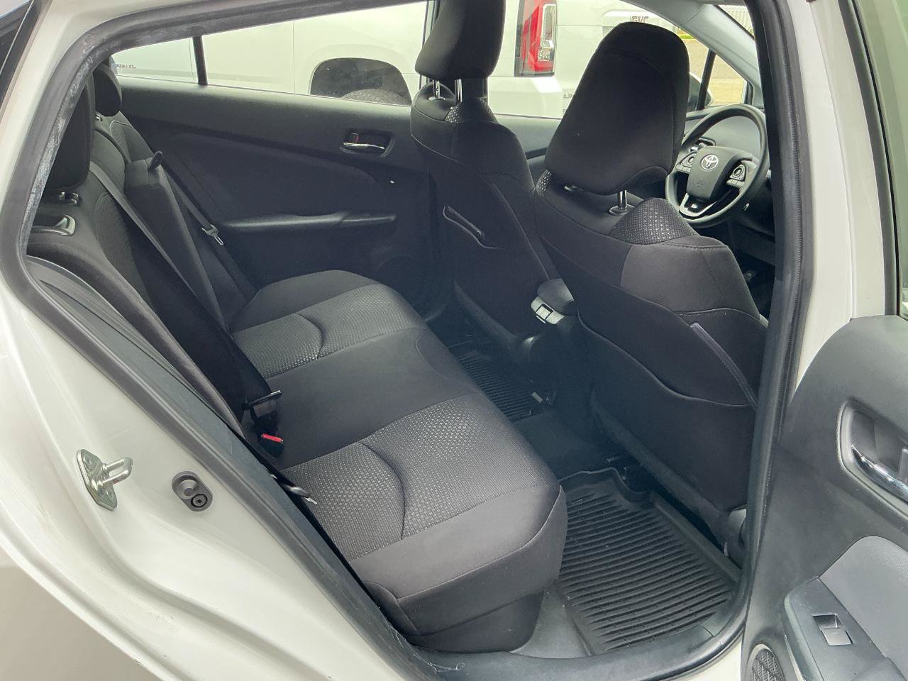 Used 2022 Toyota Prius LE FWD image 19