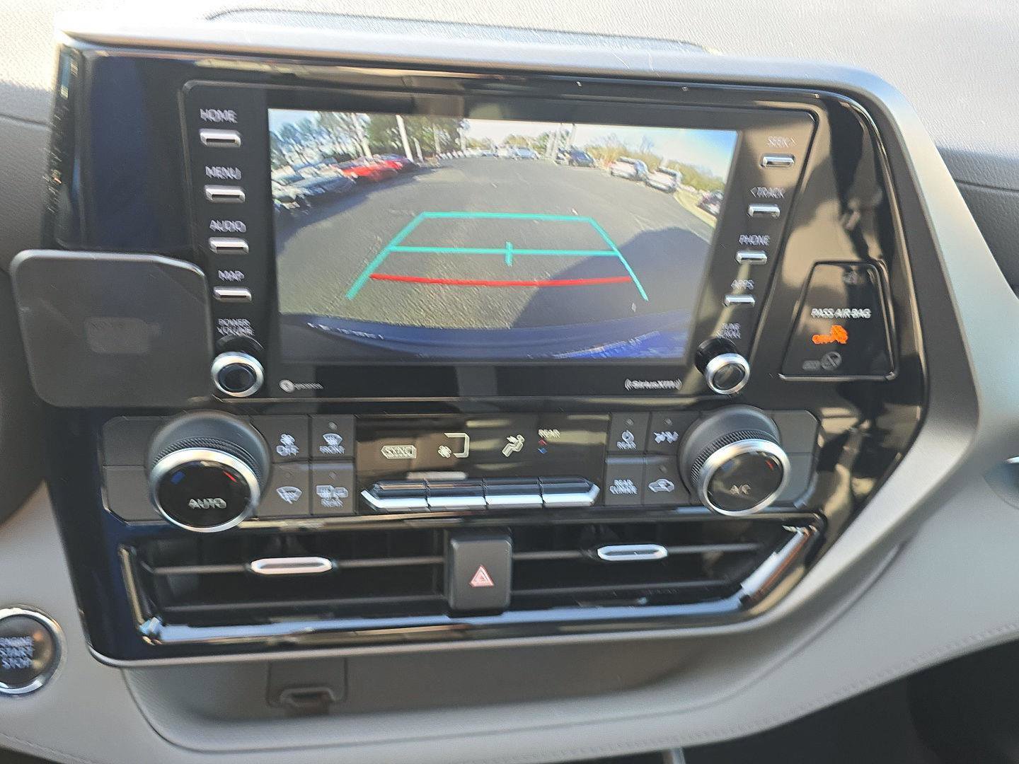 Used 2022 Toyota Highlander L image 21