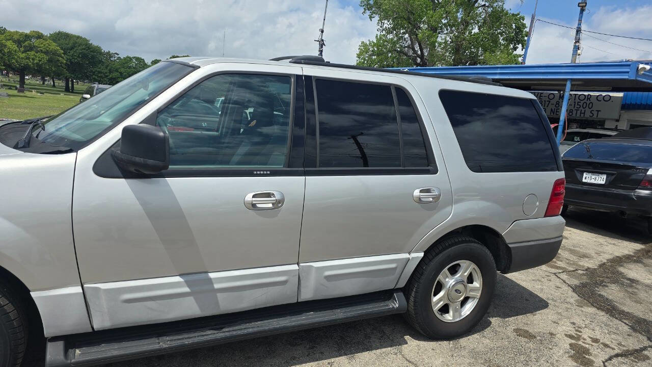 Used 2004 Ford Expedition XLT RWD image 2