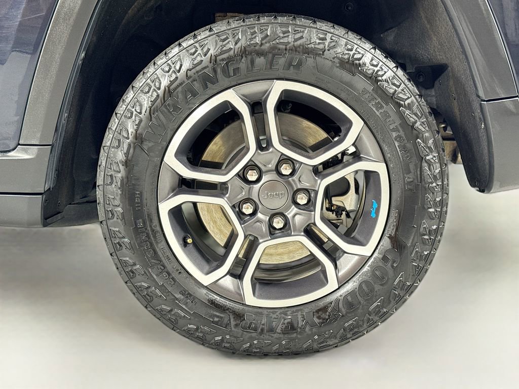 Used 2023 Jeep Grand Cherokee Trailhawk w/ Advanced Protech Group II AWD/4WD image 11