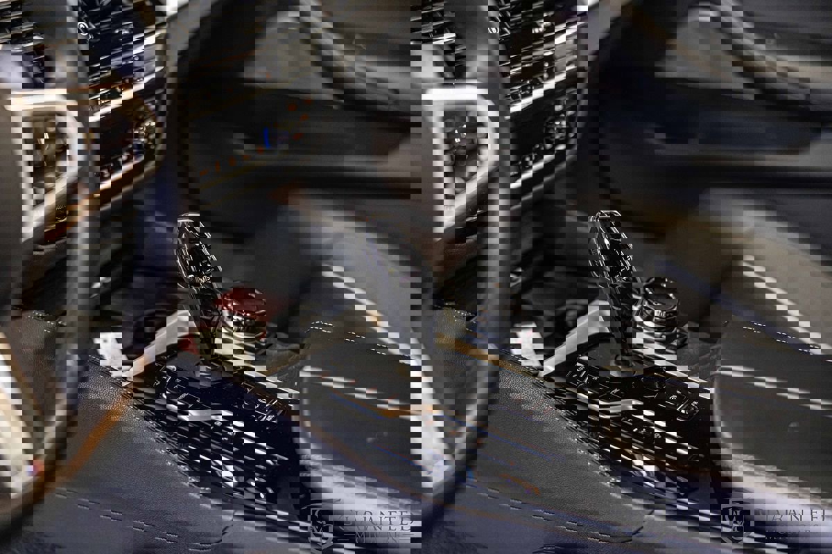 Used 2021 BMW 530e xDrive w/ Executive Package image 23