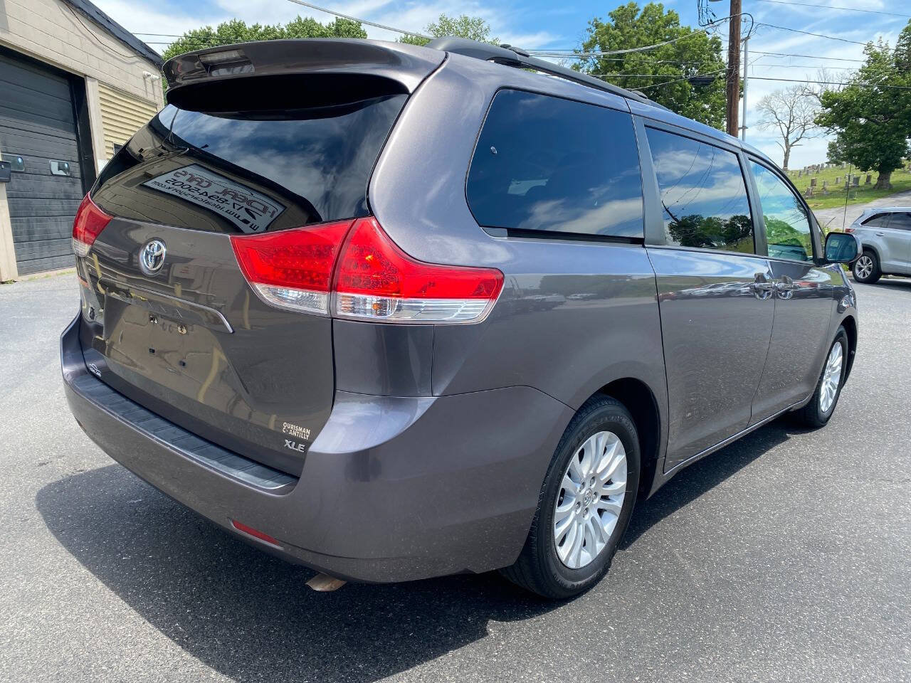 Used 2013 Toyota Sienna XLE FWD image 3