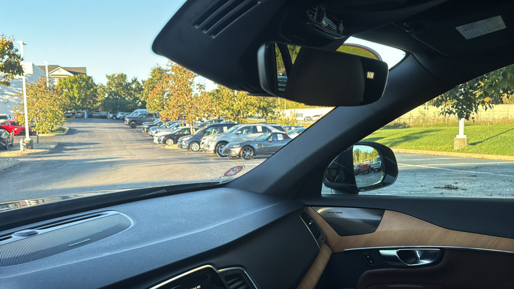 Used 2021 Volvo XC90 T6 Momentum w/ Climate Package AWD/4WD image 23