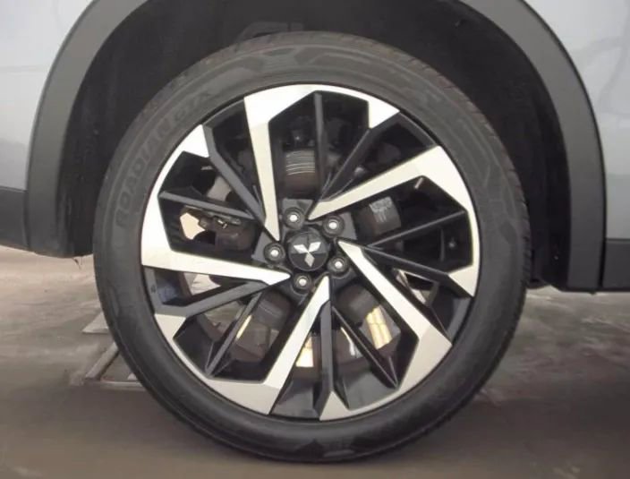 Used 2023 Mitsubishi Outlander SE FWD image 12