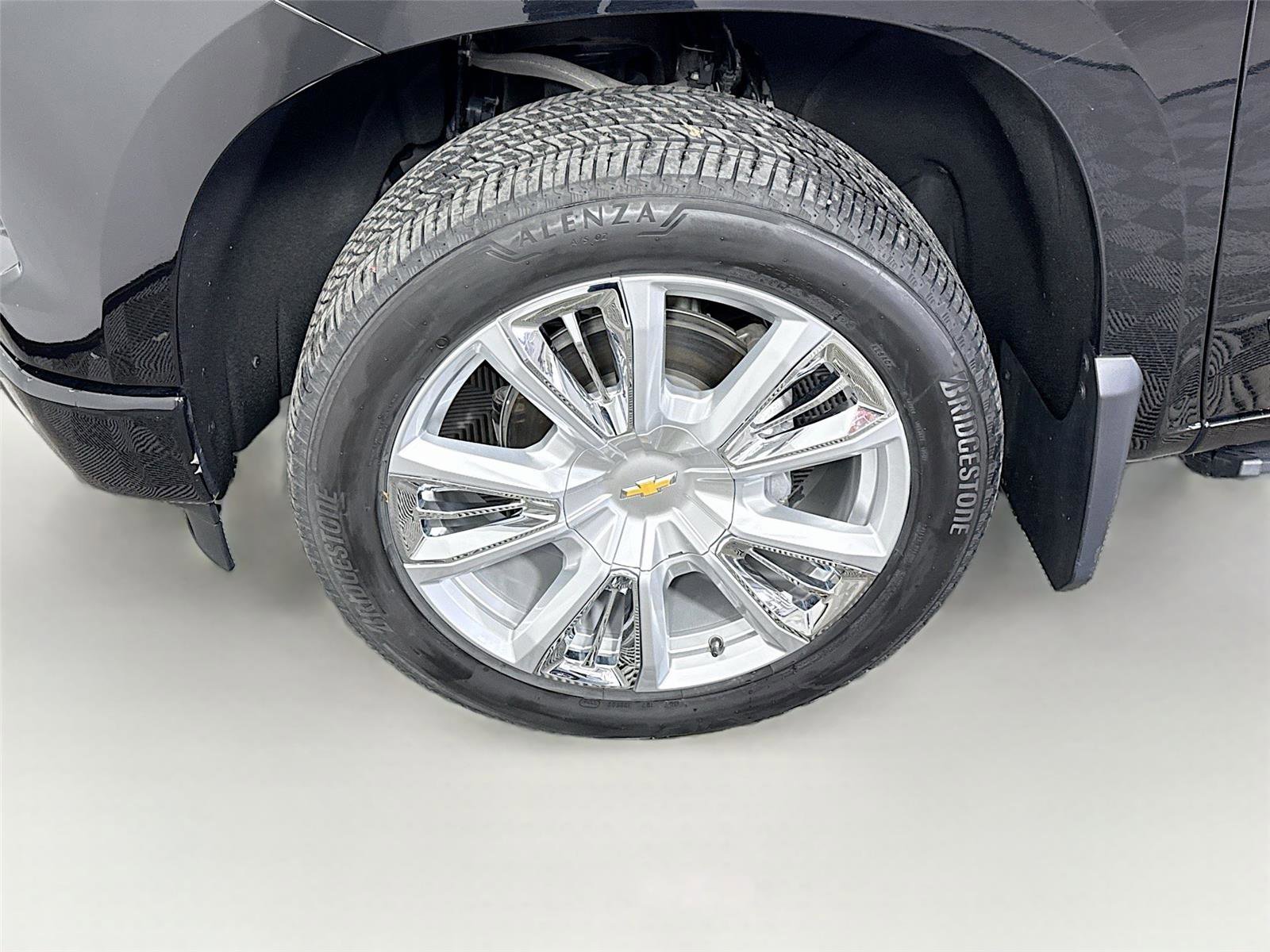 Used 2025 Chevrolet Silverado 1500 High Country w/ High Country Premium Package AWD/4WD image 26