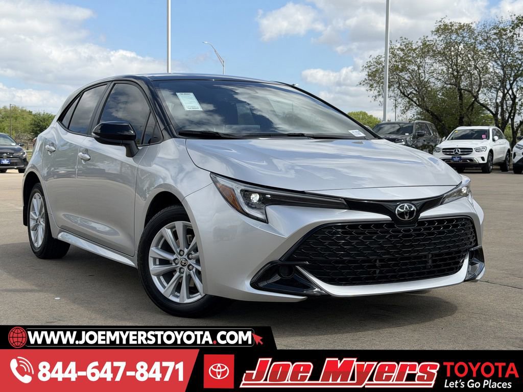 Used 2025 Toyota Corolla SE image 2