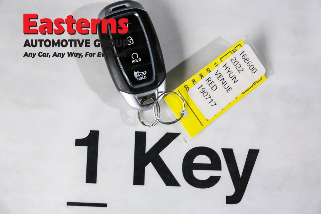 Used 2022 Hyundai Venue Limited image 25