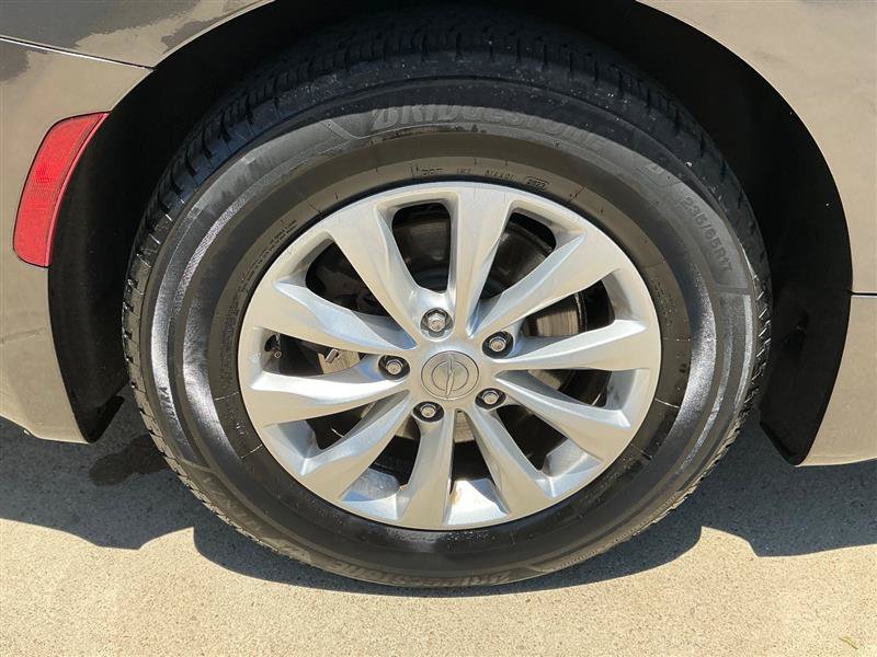 Used 2018 Chrysler Pacifica Touring-L FWD image 25