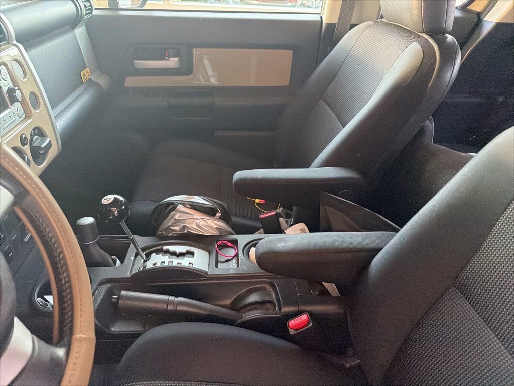 Used 2014 Toyota FJ Cruiser 4WD w/ Upgrade Package image 11