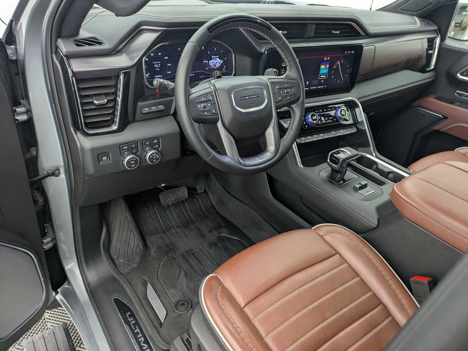 Used 2025 GMC Sierra 1500 Denali Ultimate image 2