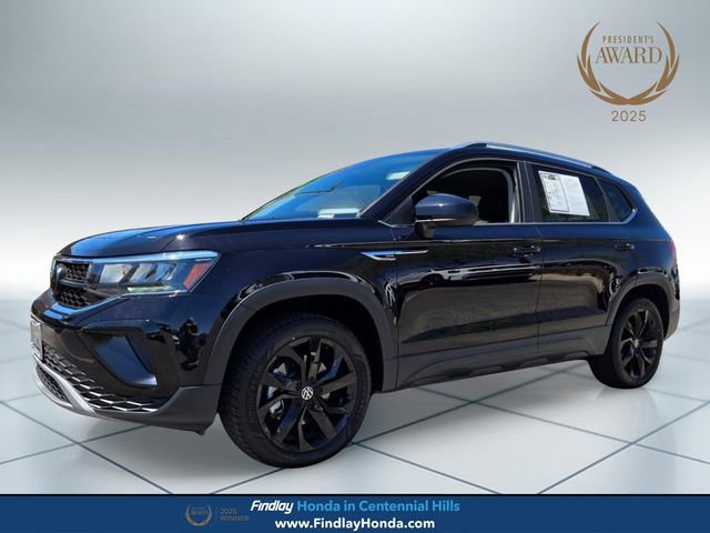 Used 2023 Volkswagen Taos SE w/ Black Wheel Package FWD image 1