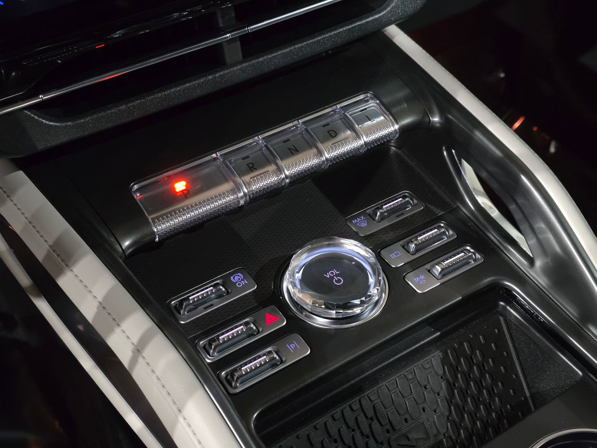 New 2025 Lincoln Nautilus Premier w/ Equipment Group 102A image 25