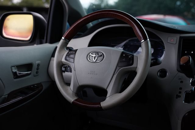 Used 2014 Toyota Sienna Limited w/ Limited Premium Package AWD/4WD image 37