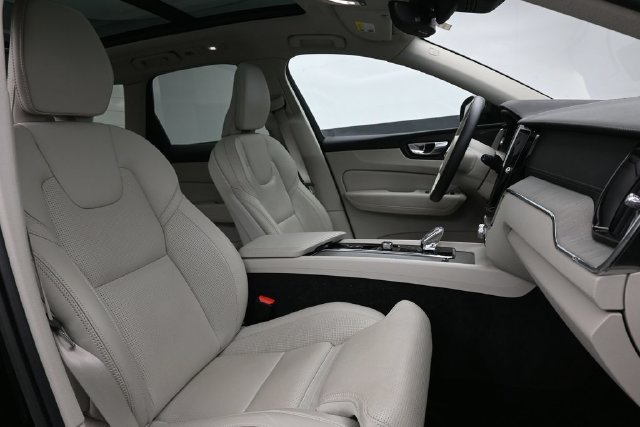 Used 2023 Volvo XC60 B6 Ultimate w/ Climate Package AWD/4WD image 33