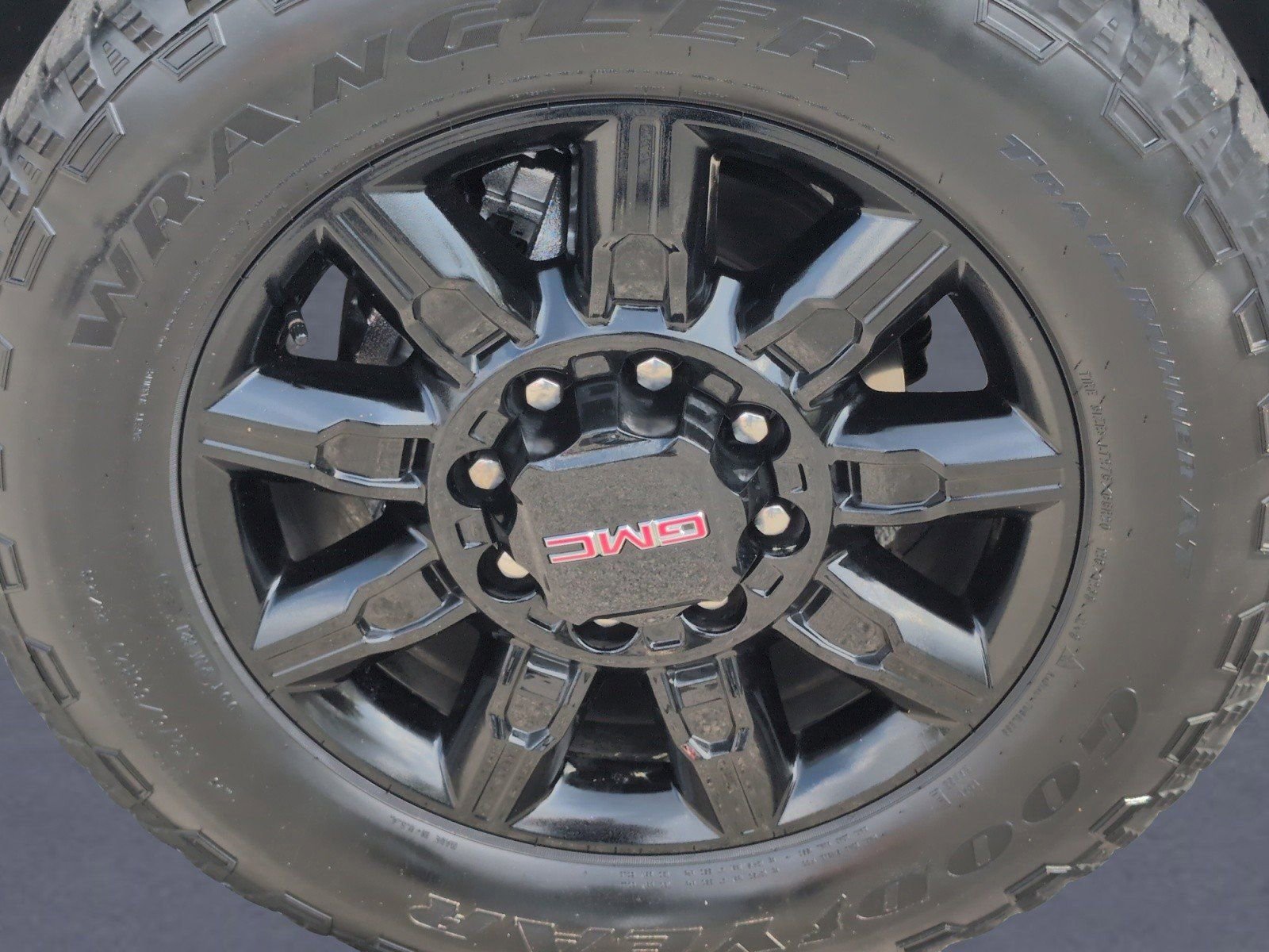 Certified 2025 GMC Sierra 2500 AT4 image 38