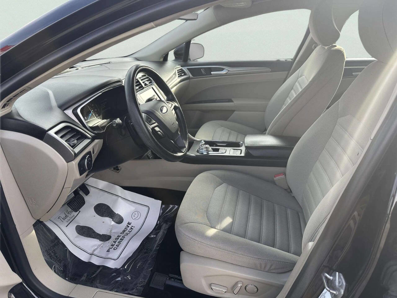 Used 2019 Ford Fusion SE image 9