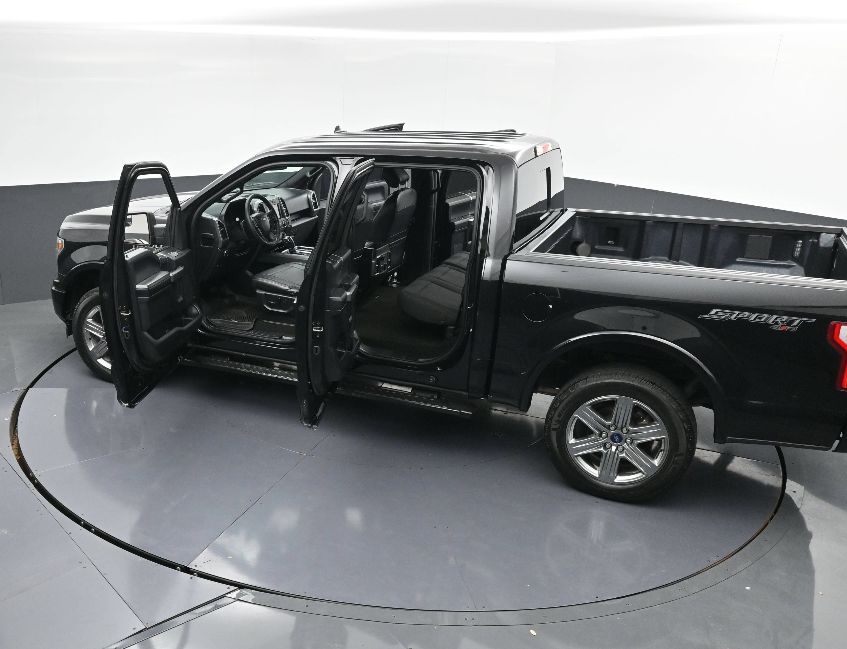 Used 2019 Ford F150 XLT w/ Equipment Group 302A Luxury AWD/4WD image 44