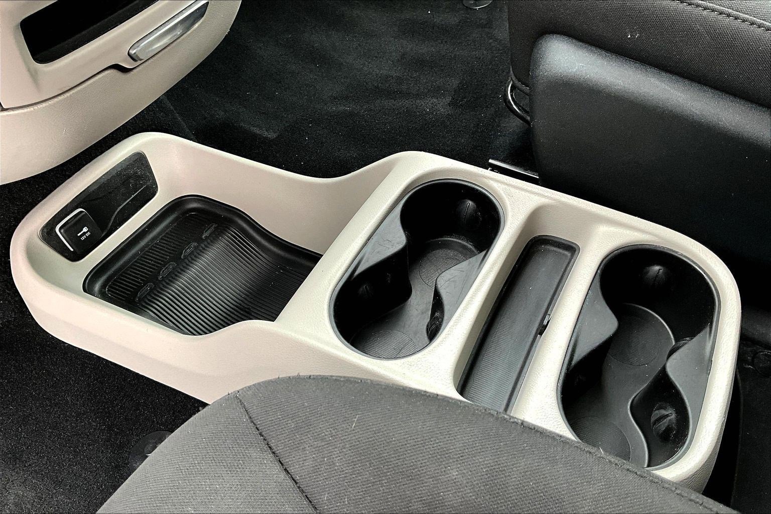 Used 2024 Chrysler Voyager LX image 18