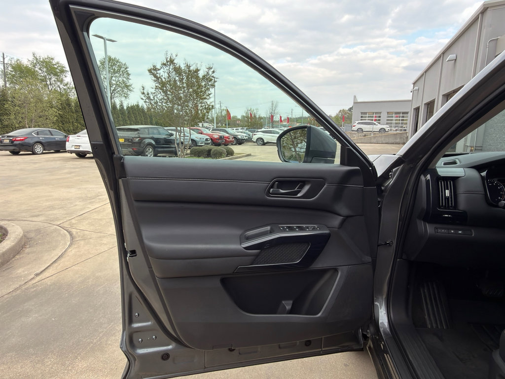 Certified 2025 Nissan Pathfinder SV w/ Cargo Package image 9