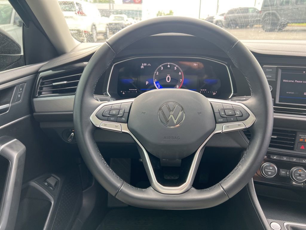 Certified 2023 Volkswagen Jetta SE w/ Panoramic Sunroof Package image 16