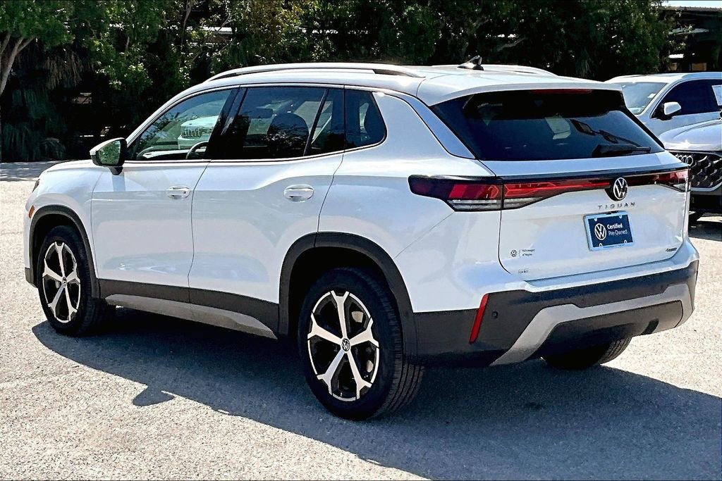 Certified 2025 Volkswagen Tiguan SE image 7