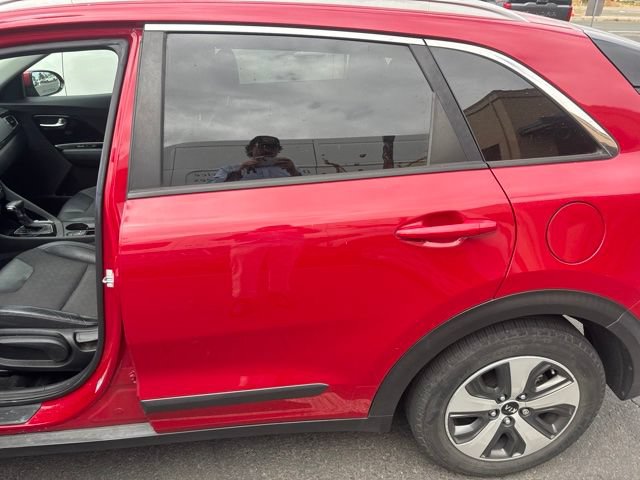 Used 2017 Kia Niro EX FWD image 3