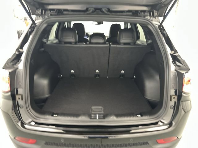 Used 2023 Jeep Compass Limited image 23